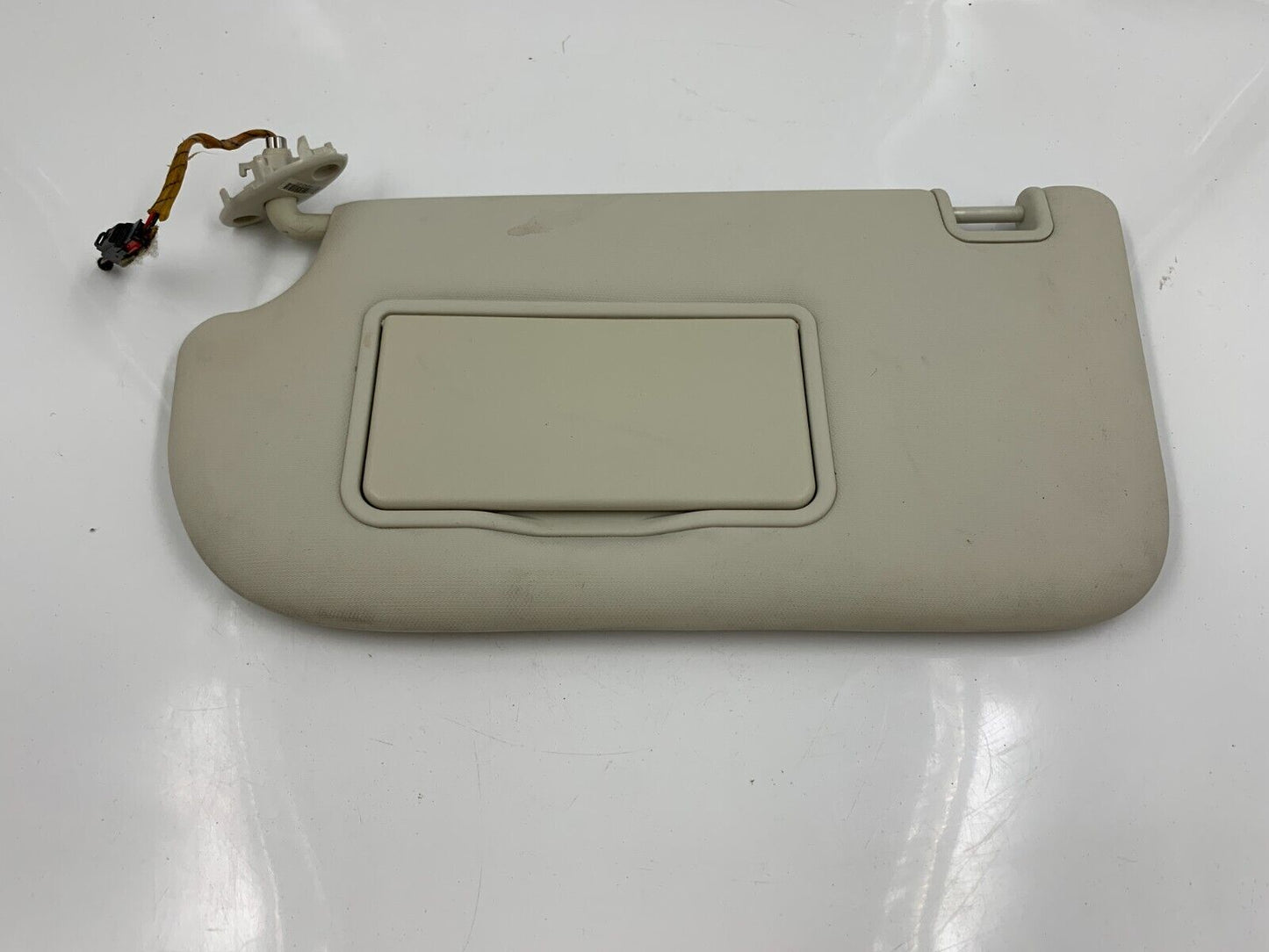 2013-2018 Ford Focus Driver Sun Visor Sunvisor Ivory Illuminated OEM H01B03061