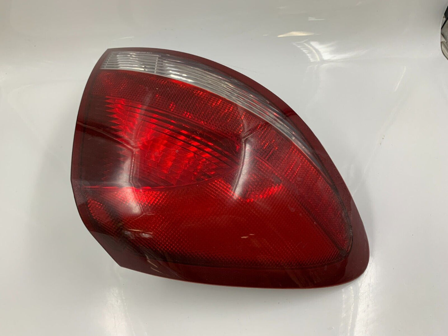 2004-2007 Ford Taurus Driver Side Tail Light Taillight OEM D03B22038