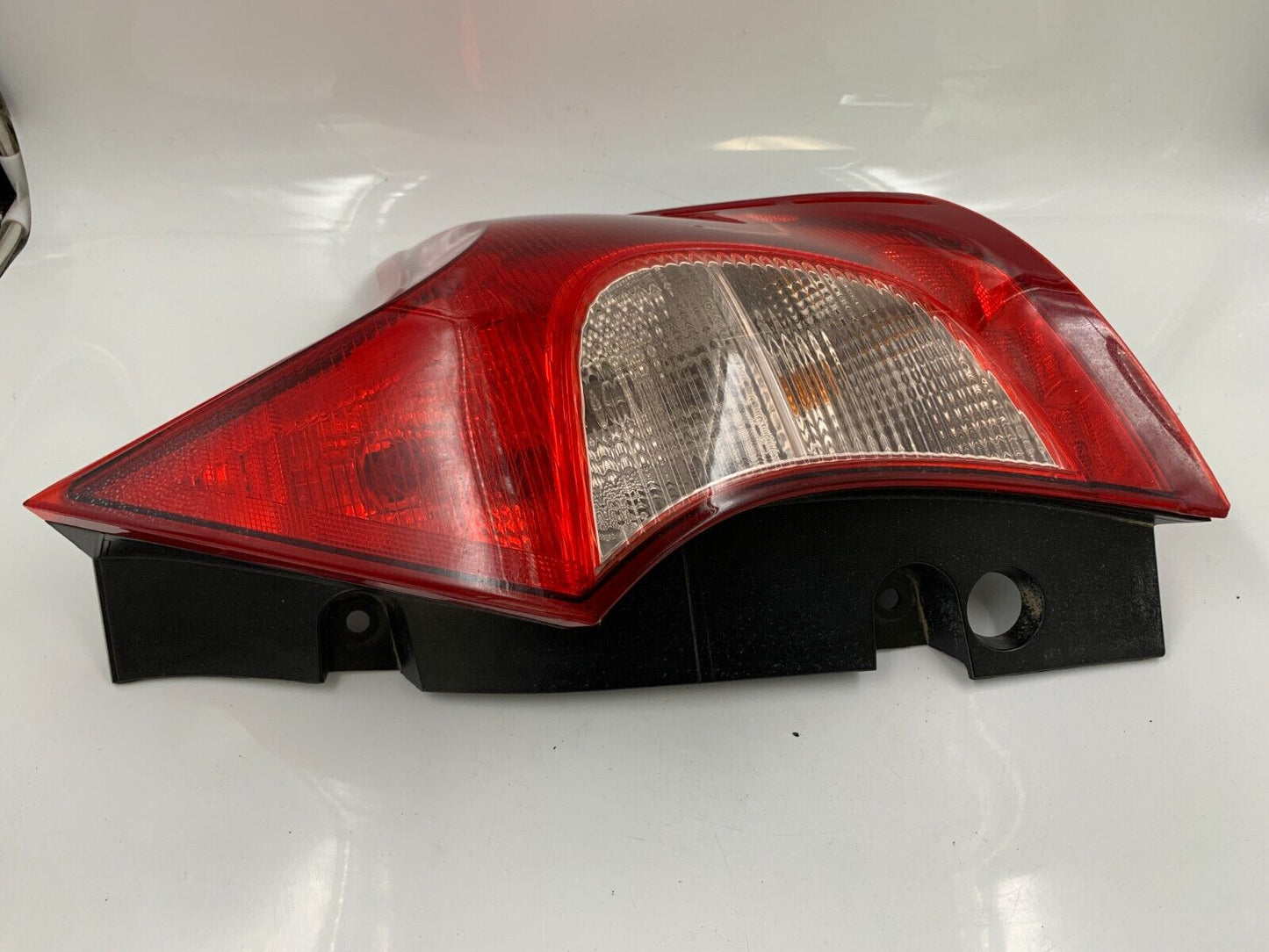 2014-2019 Nissan Versa Passenger Side Tail Light Taillight OEM C04B10017