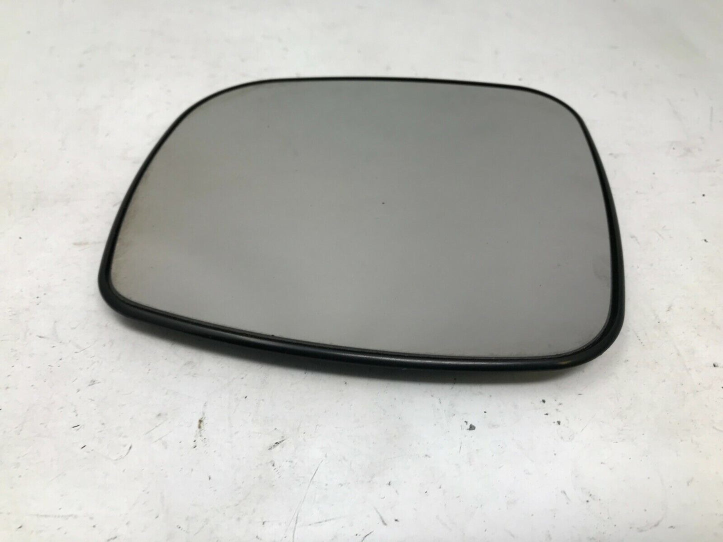 2008-2010 Chrysler Town & Country Driver Side Power Door Mirror Glass Only G0133