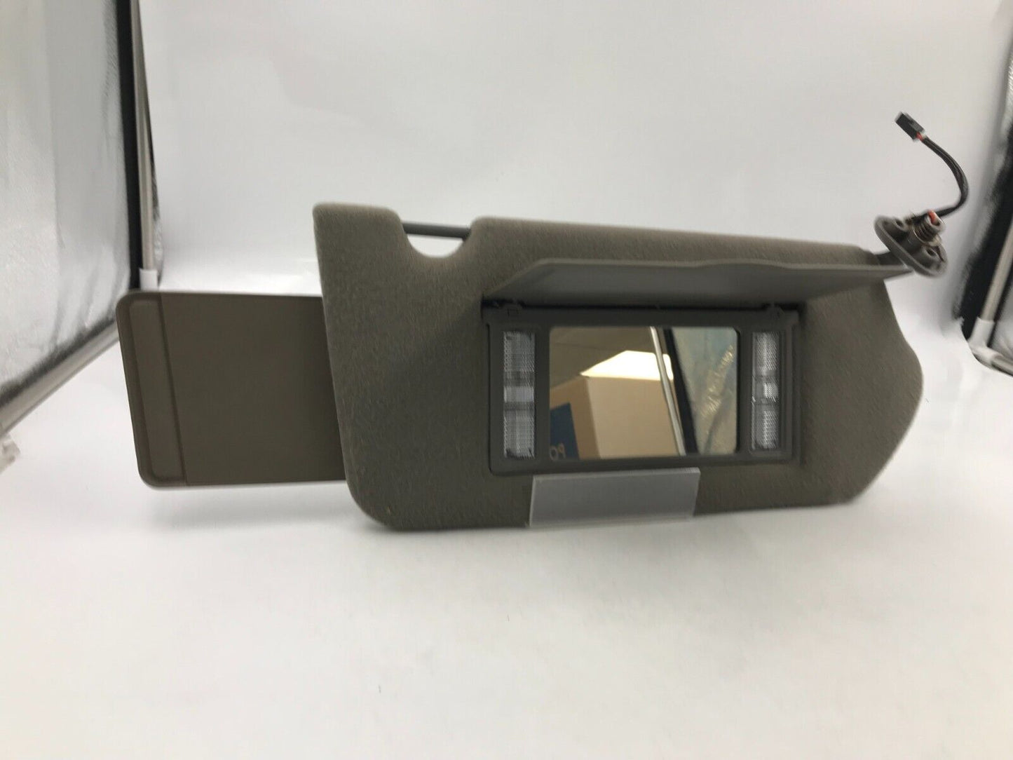 2000-2005 Chevrolet Impala Passenger Visor Sunvisor Gray Illuminated H01B47024