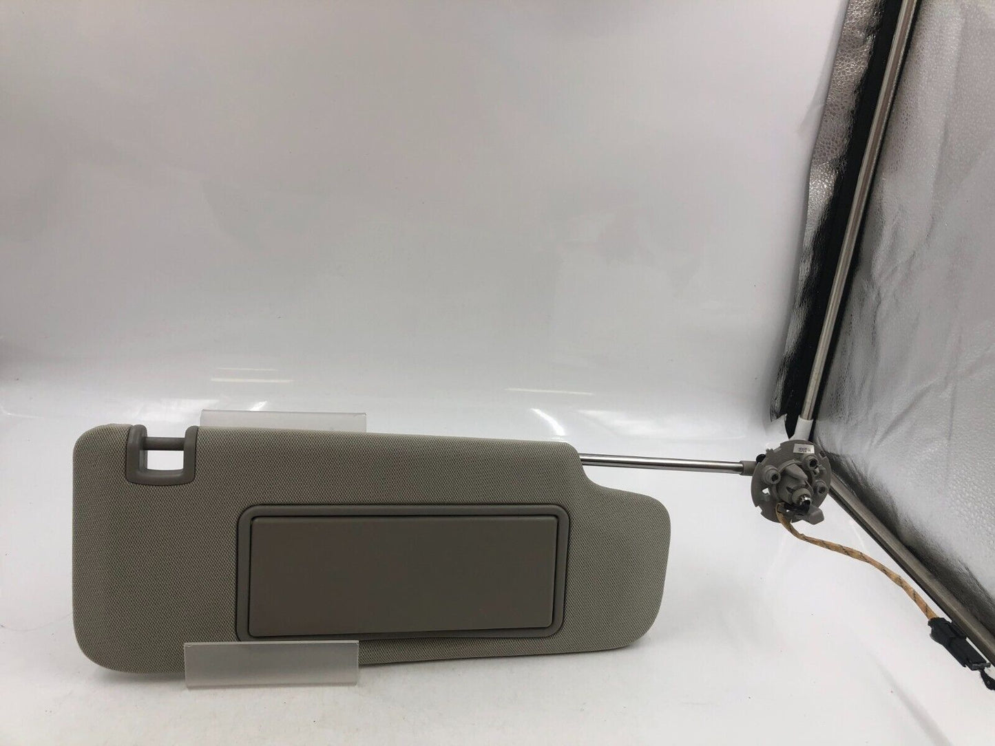 2013-2016 Chevrolet Malibu Passenger Sunvisor Gray Illuminated OEM D03B45089