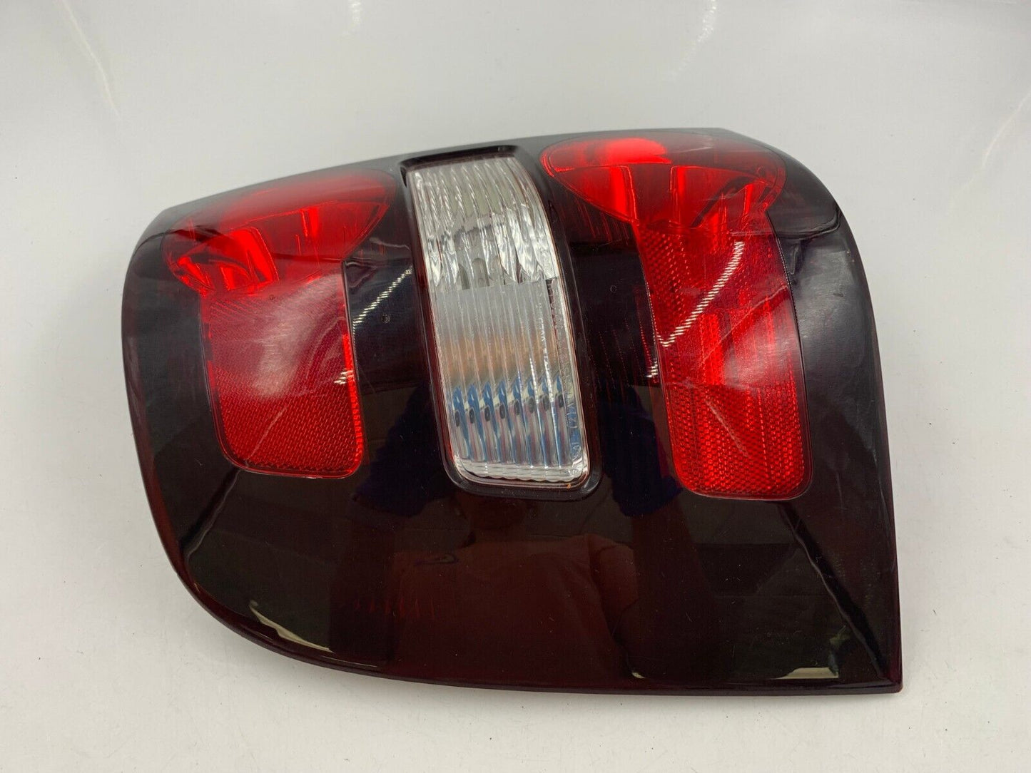 2006-2010 Ford Explorer Driver Side Tail Light Taillight OEM D01B15018