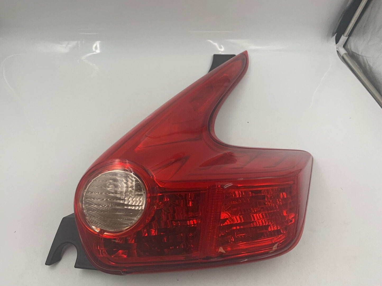 2009-2012 Chevrolet Traverse Driver Side Tail Light Taillight OEM F02B28023