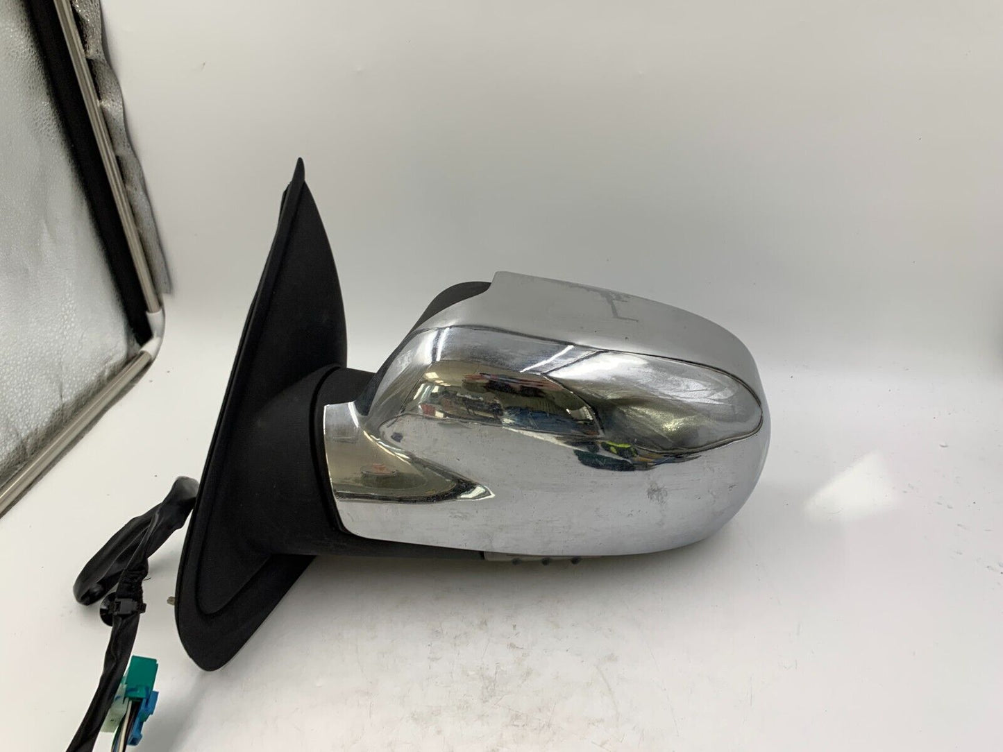 2005-2006 GMC Envoy Driver Side View Power Door Mirror Chrome OEM B04B33045