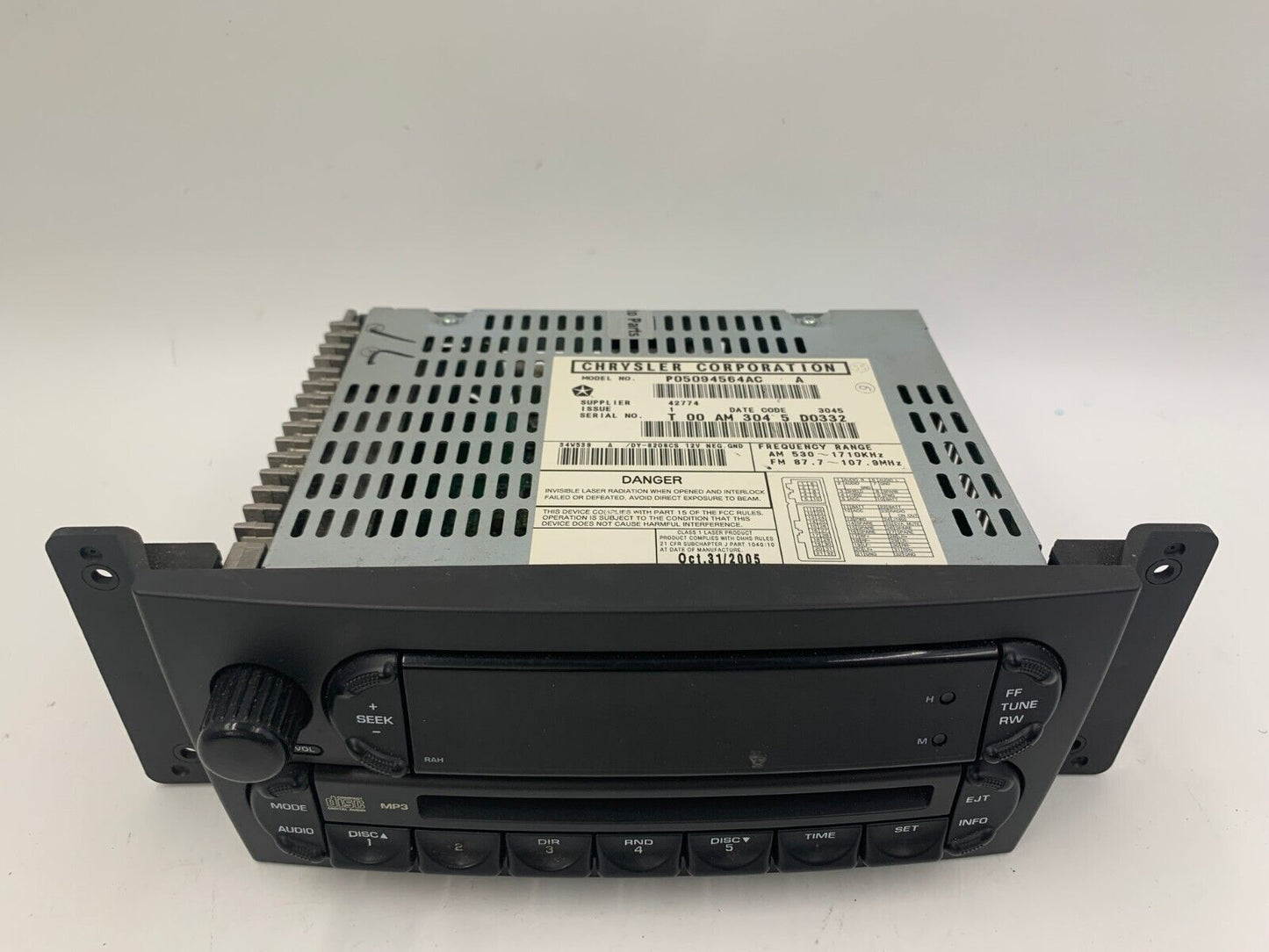 2004-2008 Chrysler Pacifica AM FM Radio CD Player Receiver OEM E04B70005