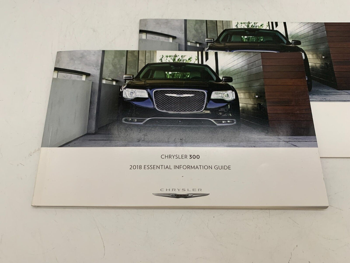 2018 Chrysler 300 Owners Manual Set with Case OEM A01B13014