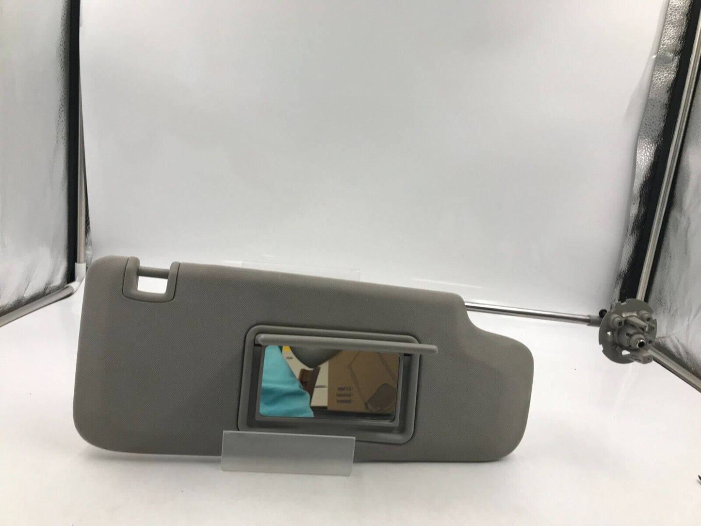 2004-2012 Chevrolet Malibu Passenger Sun Visor Sunvisor Gray OEM E01B30082