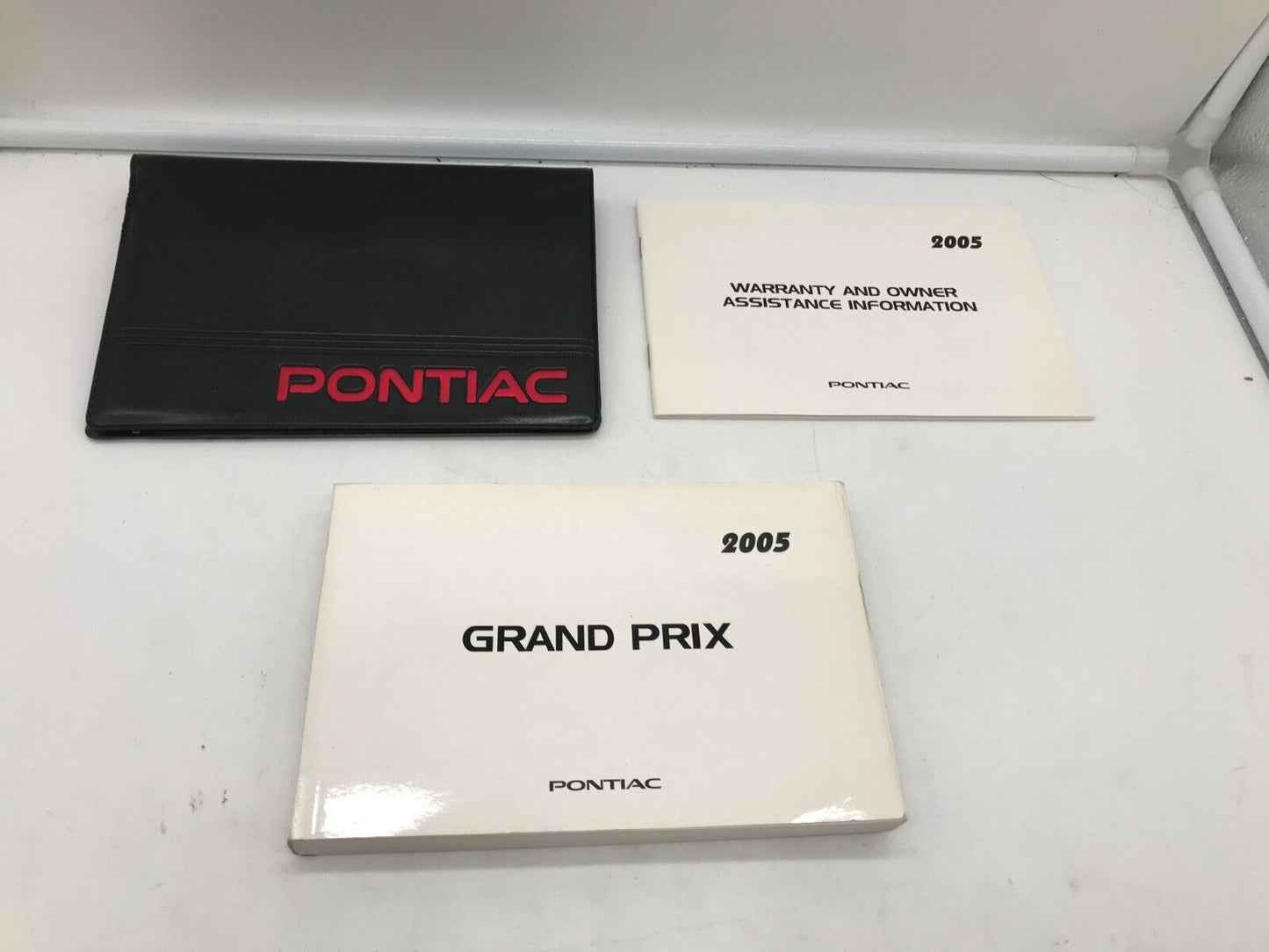 2005 Pontiac Grand Prix Owners Manual Set with Case OEM E04B34033