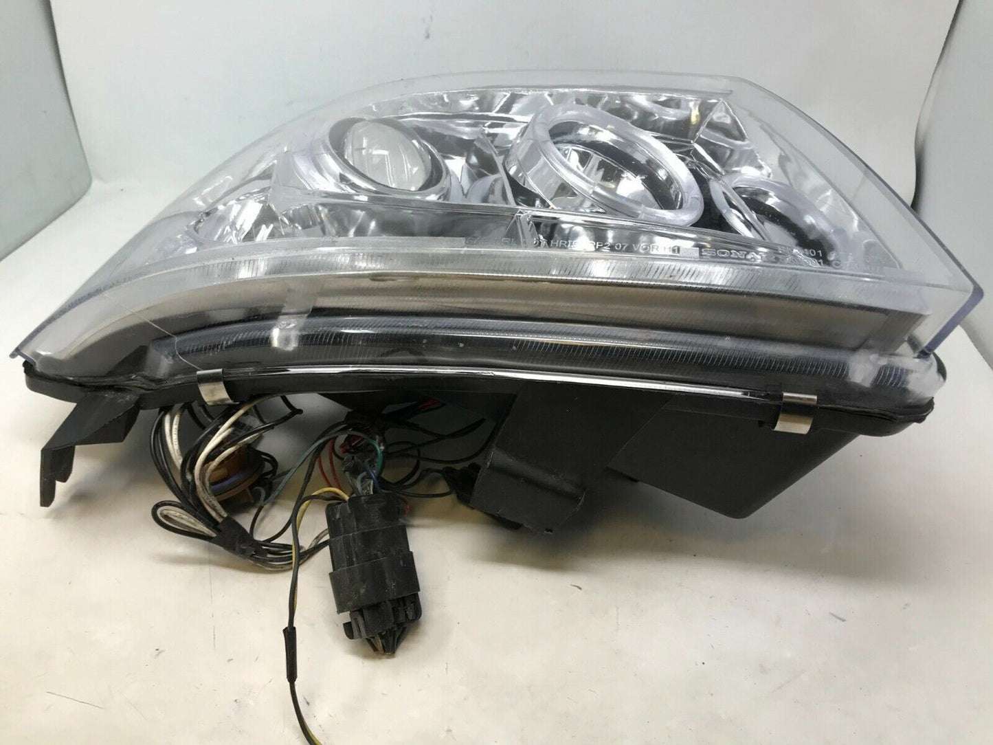 2007-2014 Chevrolet Avalanche 1500 Passenger Side Head Light Headlight A04B53038