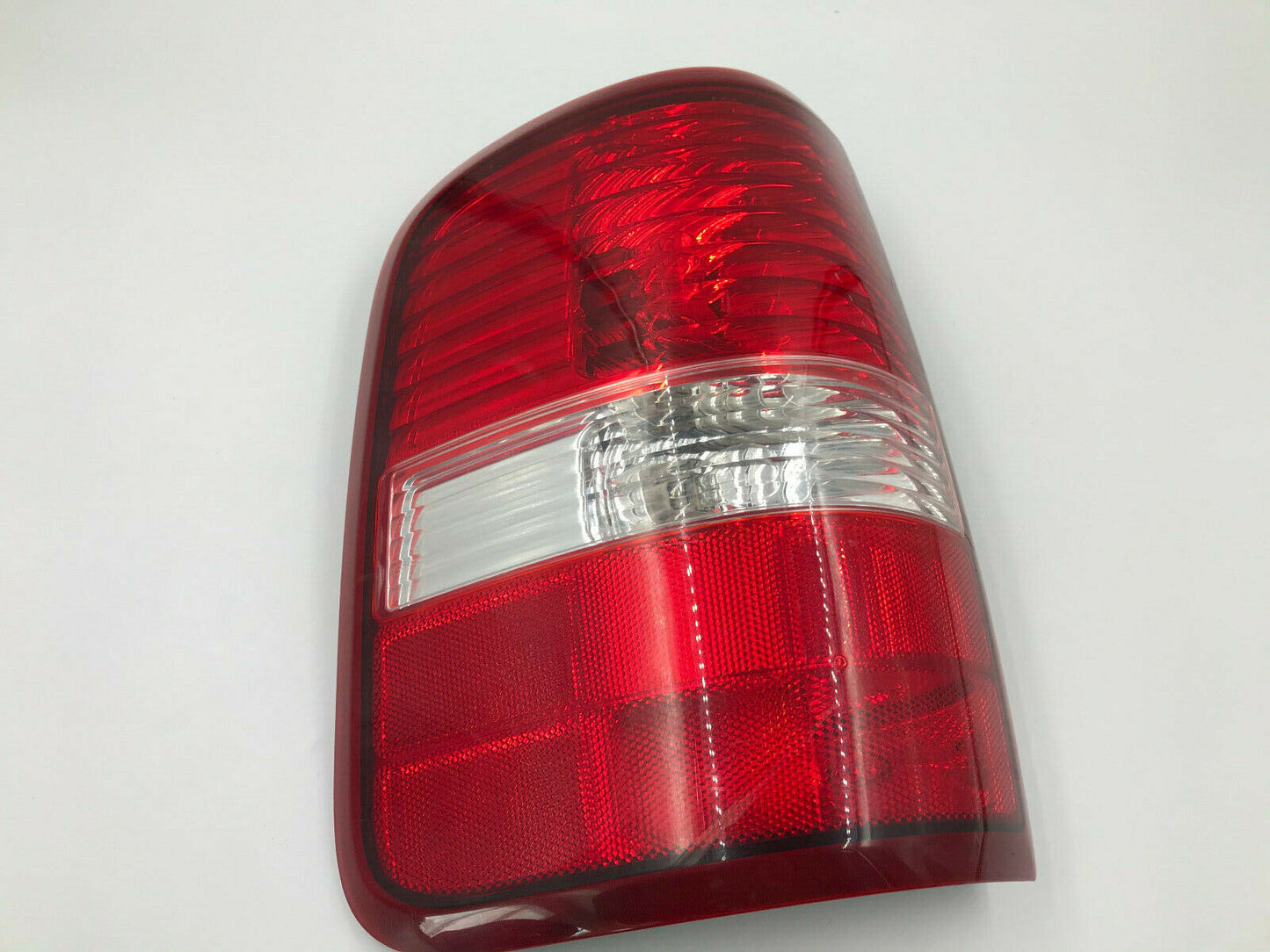 2004-2008 Ford F150 Driver Tail Light Taillight Lamp Styleside OEM D03B22016