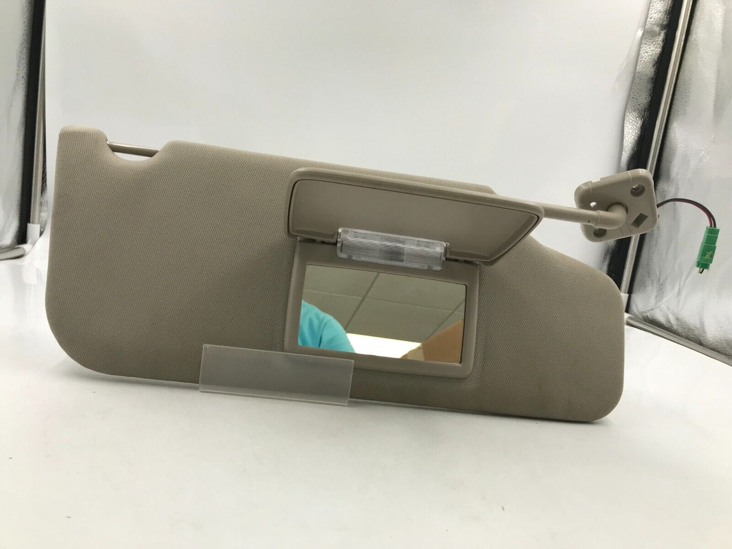 2010-2011 Ford Taurus Passenger Sun Visor Sunvisor Beige Illuminated F02B56063