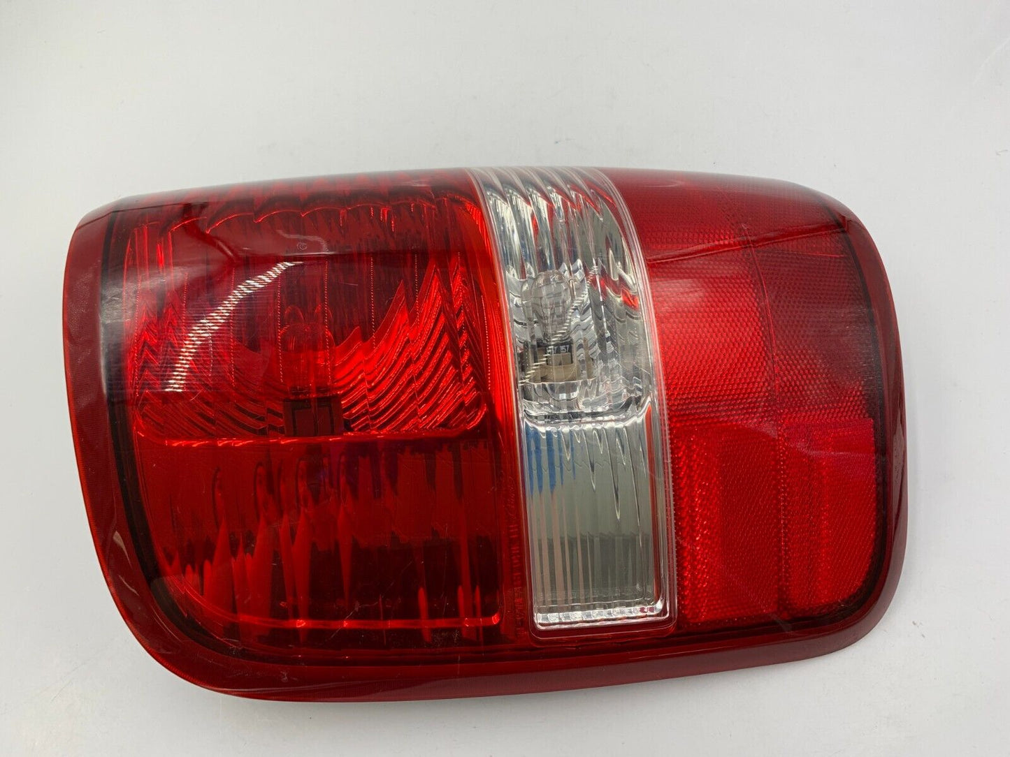 2004-2008 Ford F150 Driver Tail Light Taillight Lamp Styleside OEM D01B31044