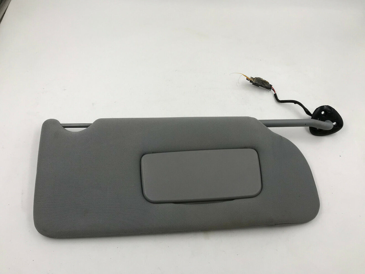 2005-2009 Buick Lacrosse Passenger Sunvisor Gray Illuminated OEM G01B37006