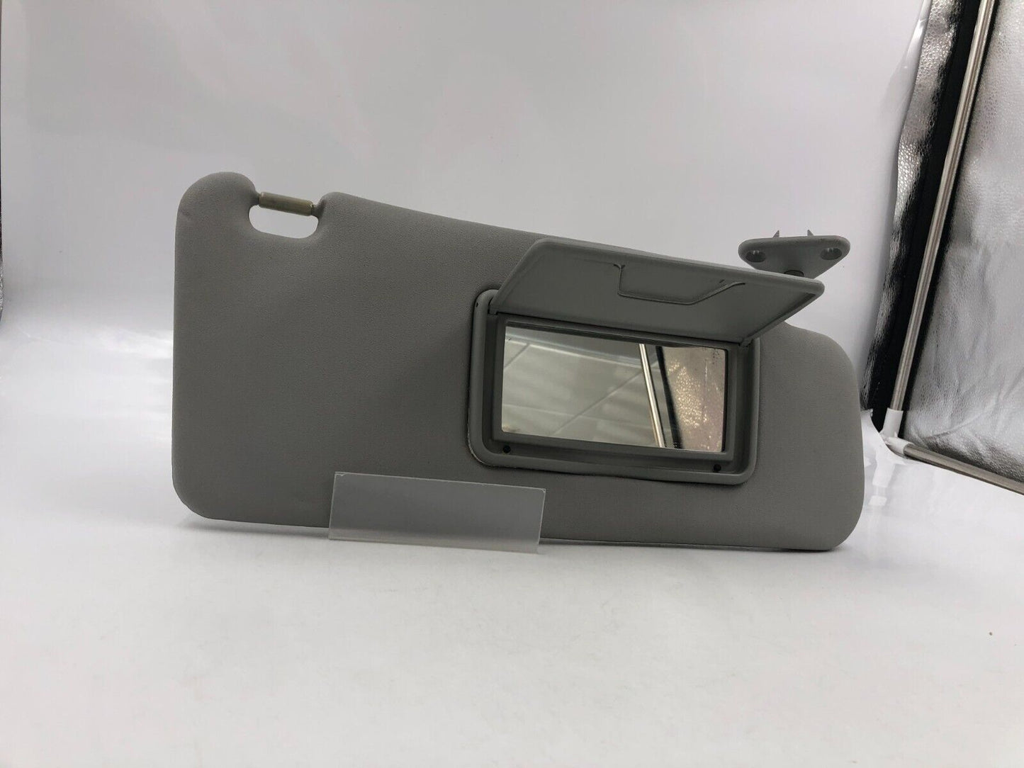 2007-2008 Mitsubishi Outlander Passenger Sun Visor Sunvisor Gray OEM B01B15030