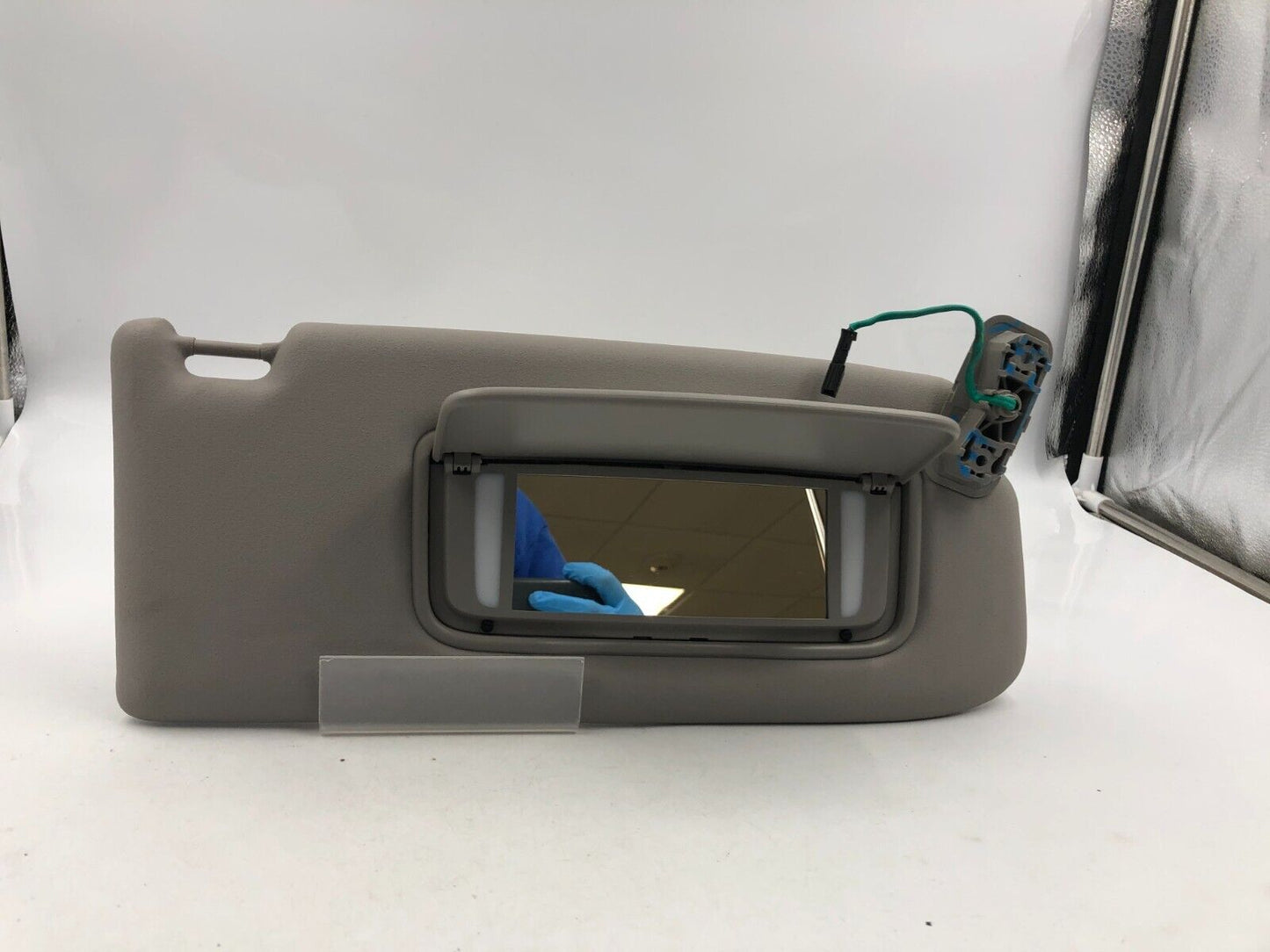 2004-2006 Volvo S40 Passenger Sun Visor Sunvisor Gray Illuminated OEM G01B20046