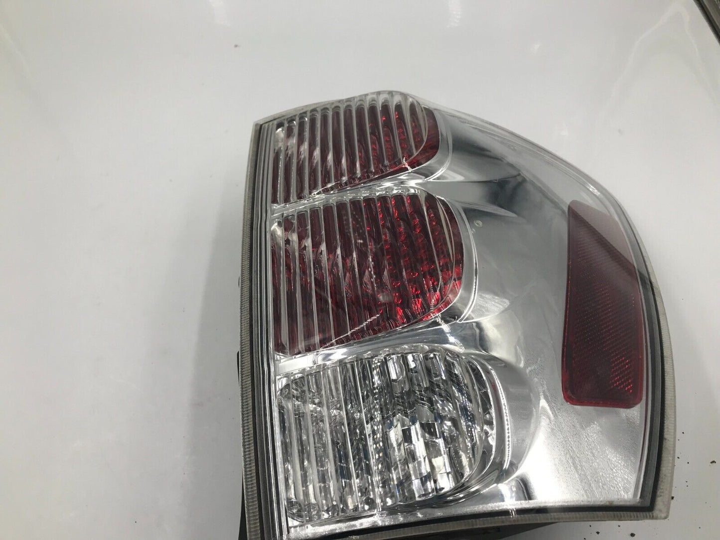 2005-2009 Chevrolet Equinox Passenger Side Tail Light Taillight OEM D04B39030