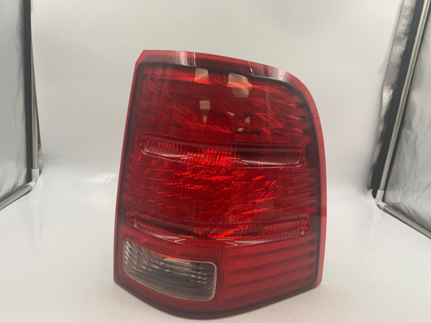 2002-2005 Ford Explorer Driver Side Tail Light Taillight OEM G01B29050