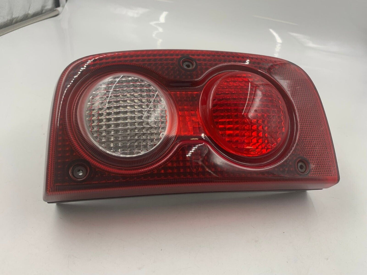 2004-2005 Land Rover Freelander Passenger Side Tail Light Taillight G01B19054