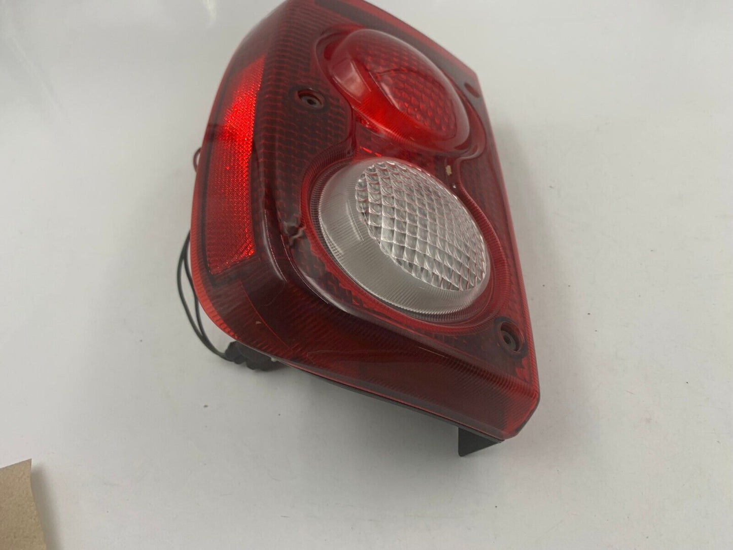 2004-2005 Land Rover Freelander Passenger Side Tail Light Taillight G01B19054