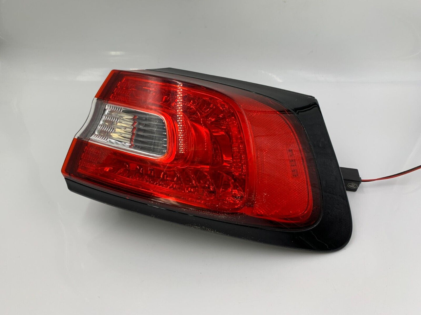 2014-2018 Jeep Cherokee Passenger Side Tail Light Taillight OEM G01B11057