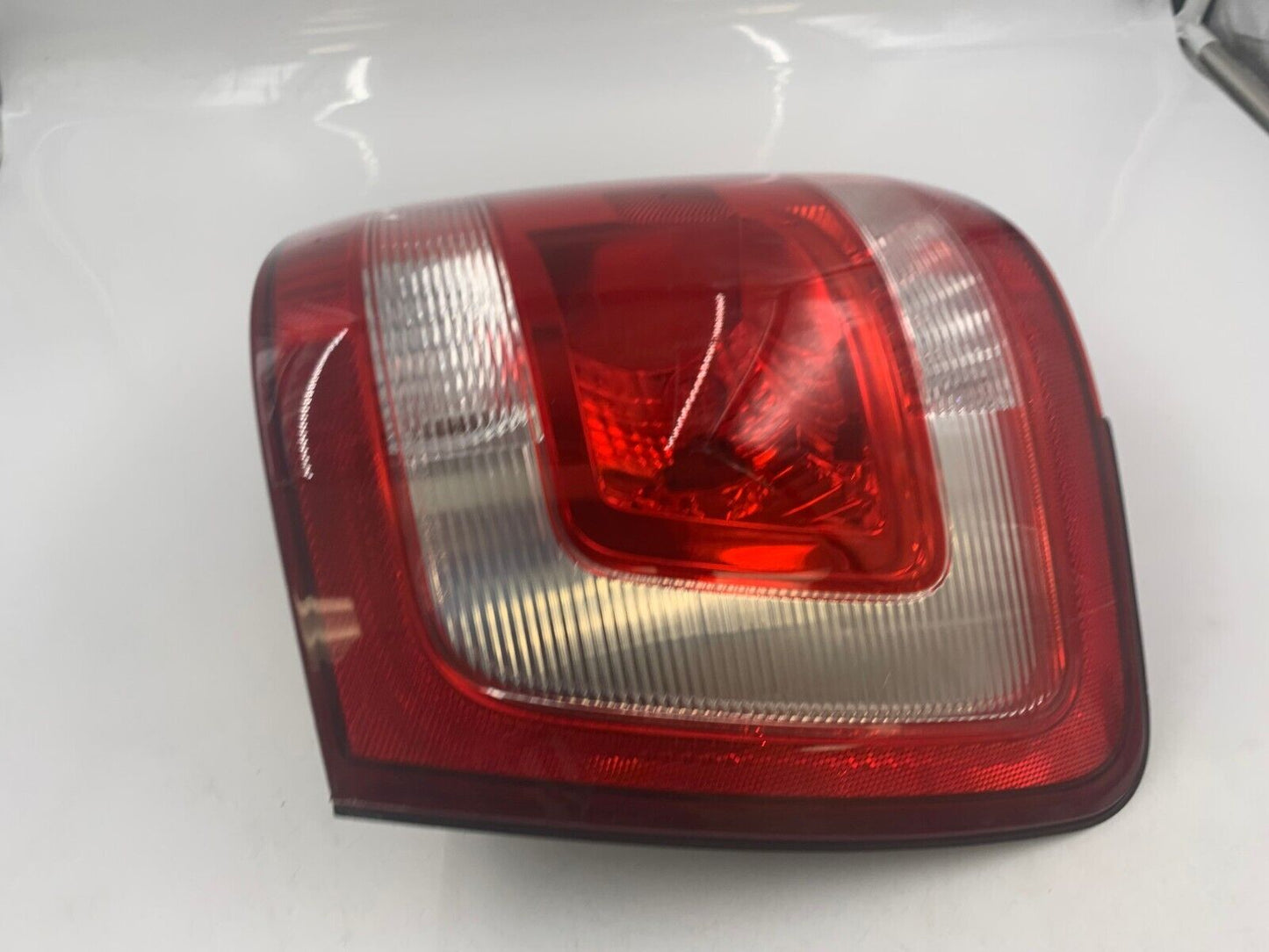 2008-2012 Ford Escape Passenger Side Tail Light Taillight OEM G01B28050