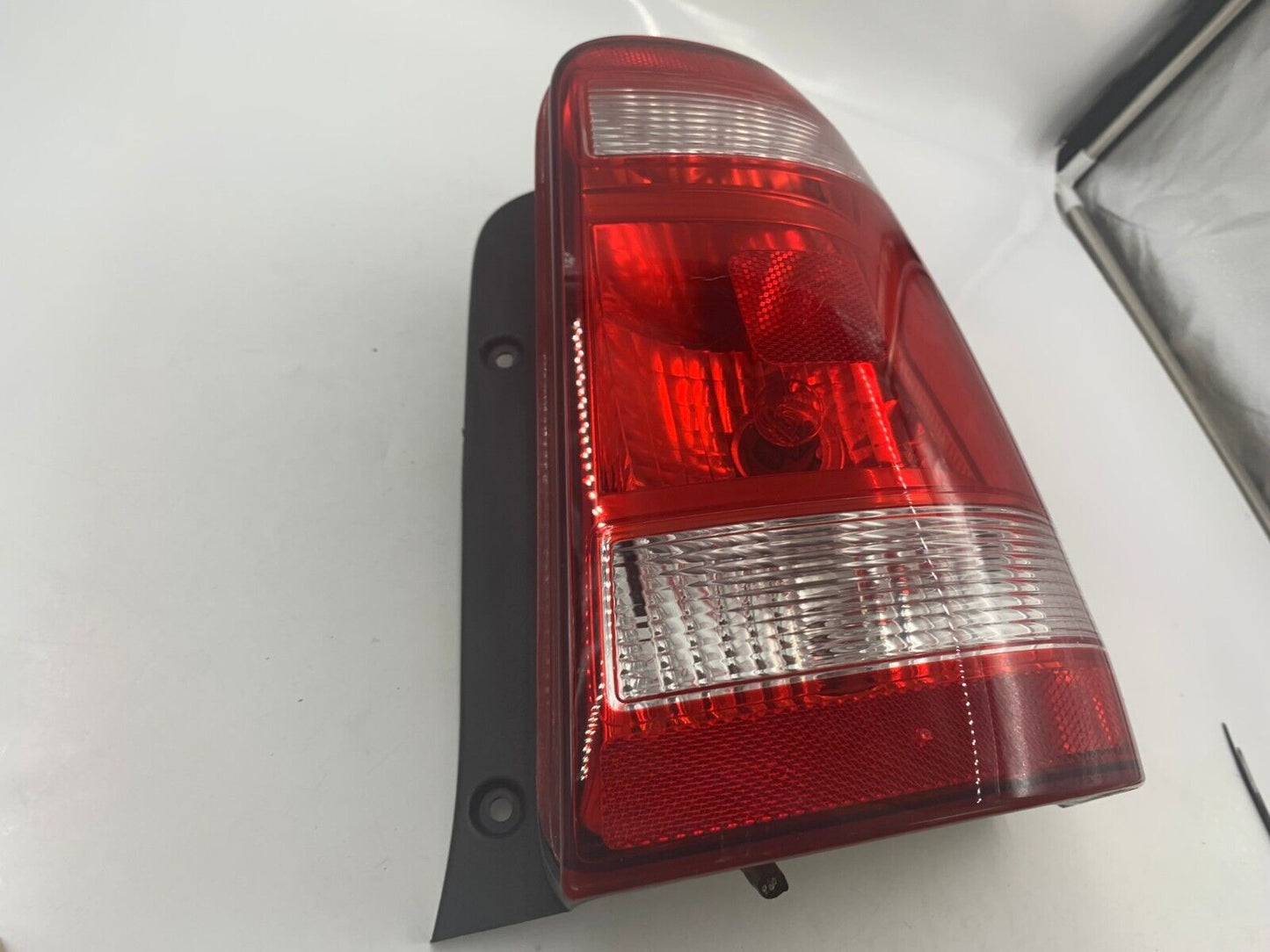 2008-2012 Ford Escape Passenger Side Tail Light Taillight OEM G01B28050