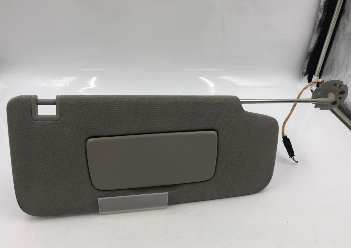 2018-2019 Buick Enclave Passenger Visor Sunvisor Gray Illuminated OEM B01B15027