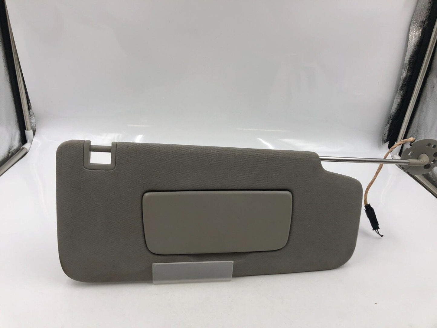 2018-2019 Buick Enclave Passenger Visor Sunvisor Gray Illuminated OEM B01B15027