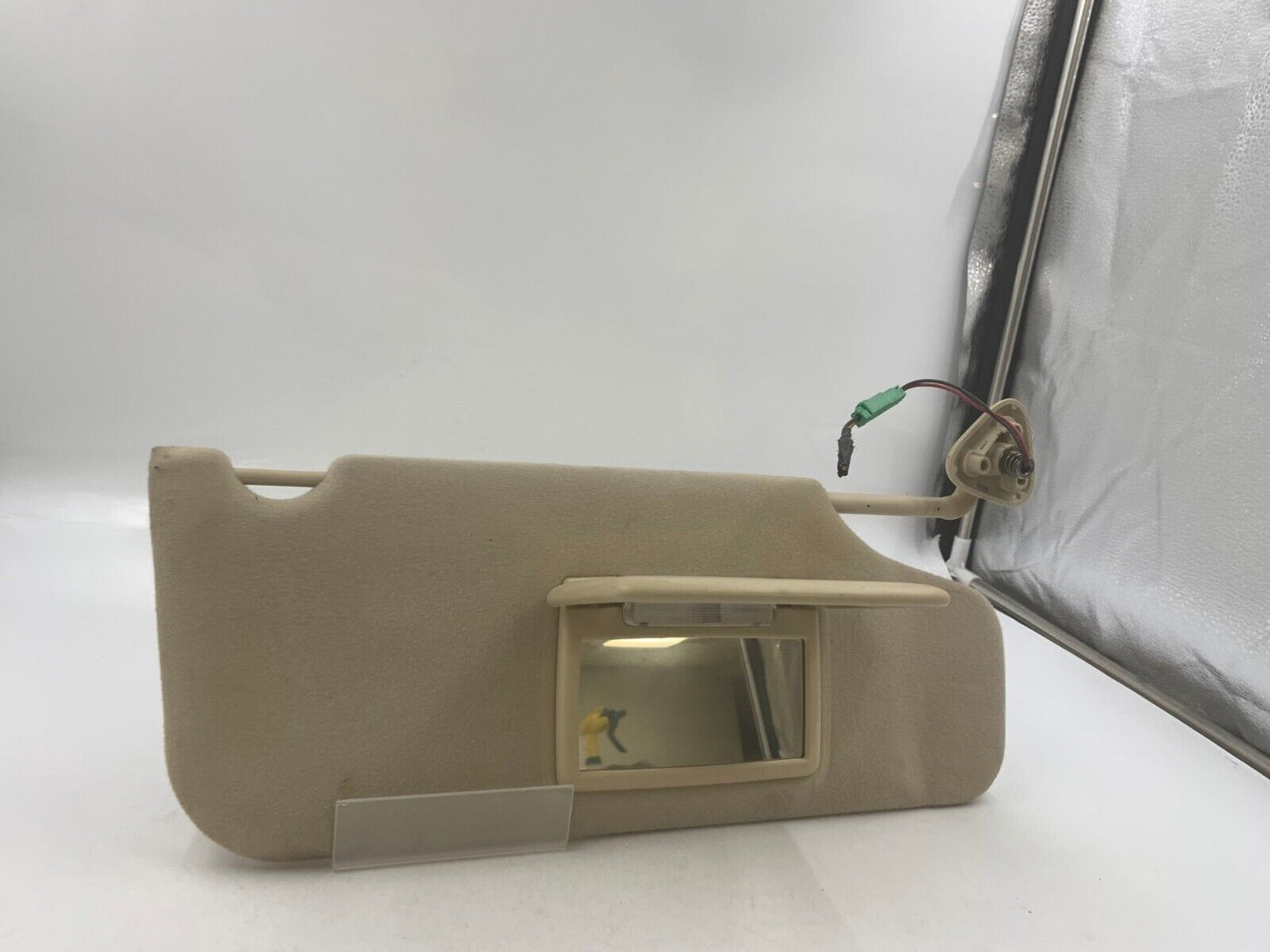 2008-2009 Ford Taurus X Passenger Sun Visor Sunvisor Tan Illuminated E04B25056