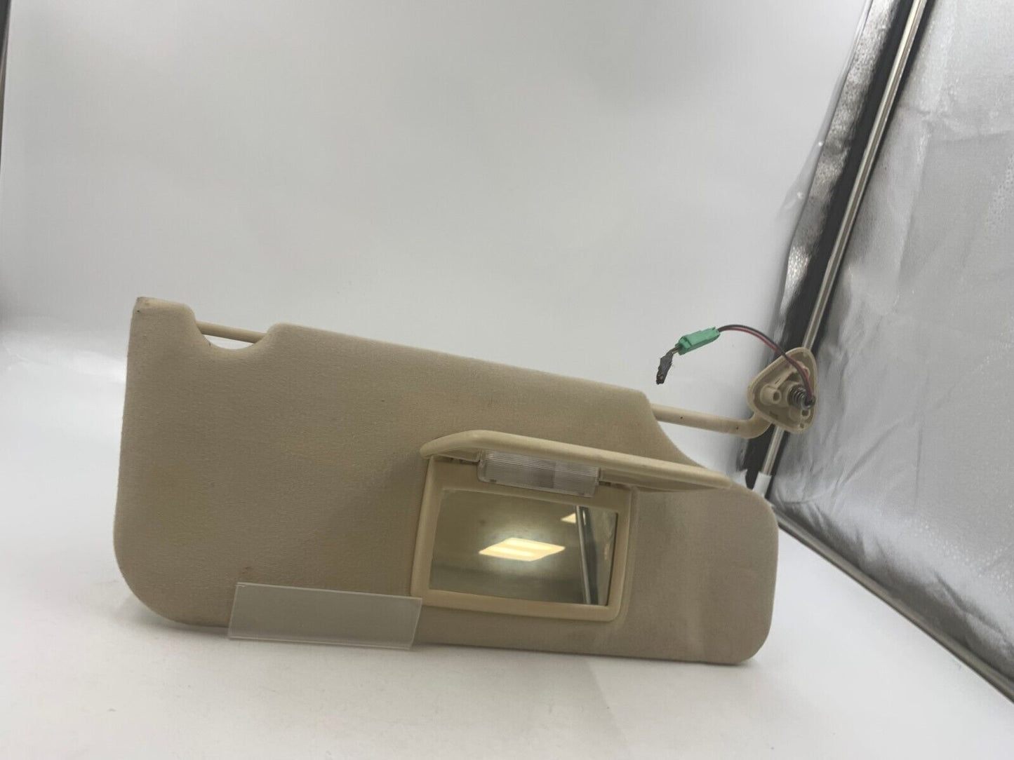 2008-2009 Ford Taurus X Passenger Sun Visor Sunvisor Tan Illuminated E04B25056