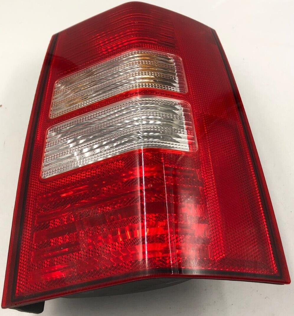 2007 Jeep Patriot Passenger Side Tail Light Taillight OEM A01B39031