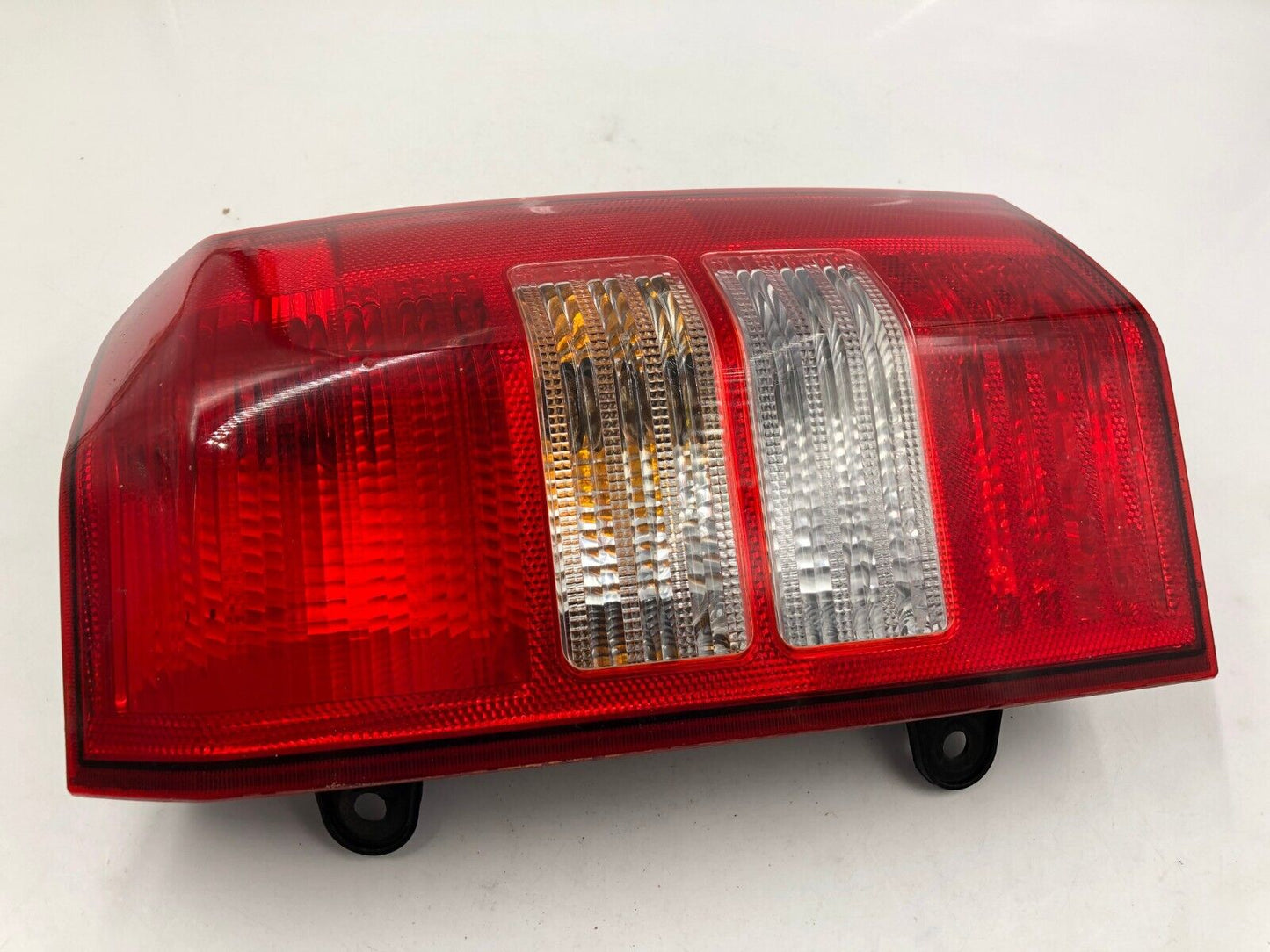 2007 Jeep Patriot Passenger Side Tail Light Taillight OEM A01B39031