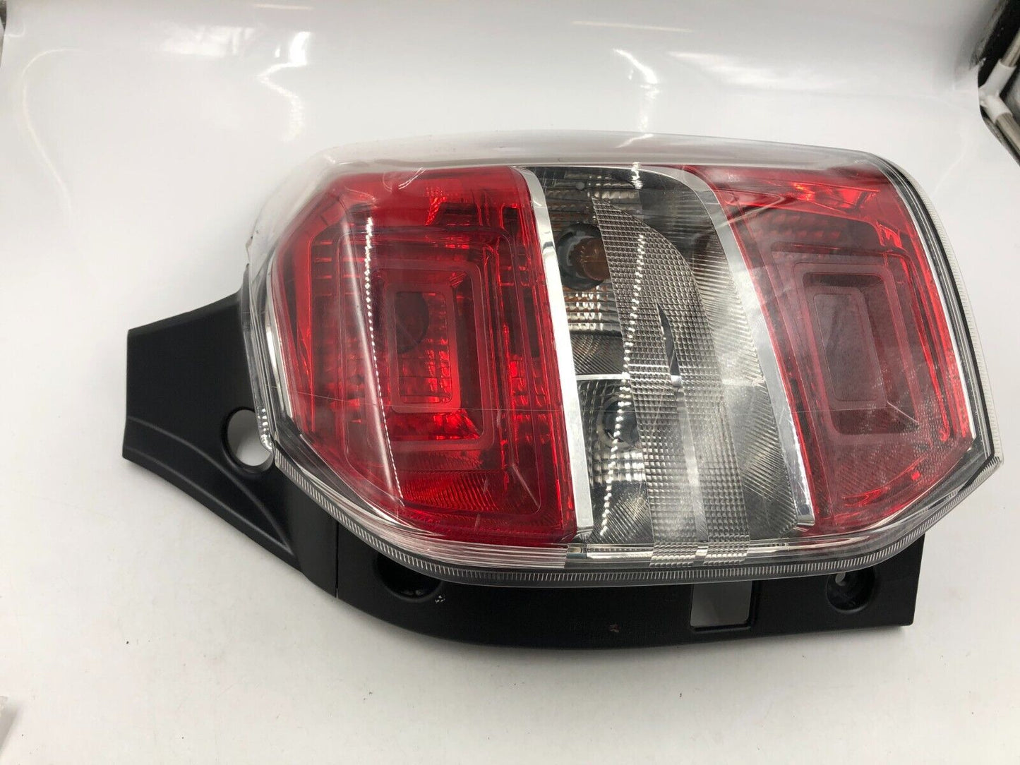 2014-2016 Subaru Forester Driver Side Tail Light Taillight OEM G01B39040