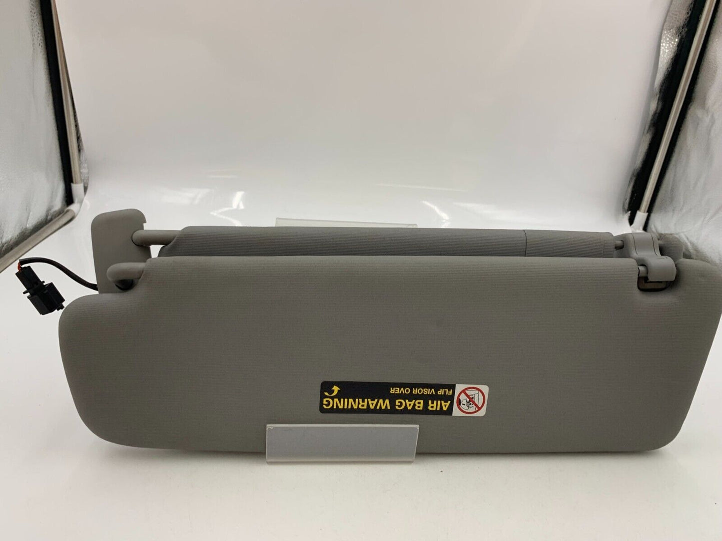 2004-2010 Volkswagen Touareg Passenger Sunvisor Gray Illuminated OEM F02B49051