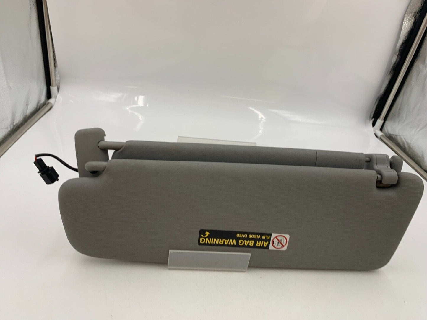 2004-2010 Volkswagen Touareg Passenger Sunvisor Gray Illuminated OEM F02B49051