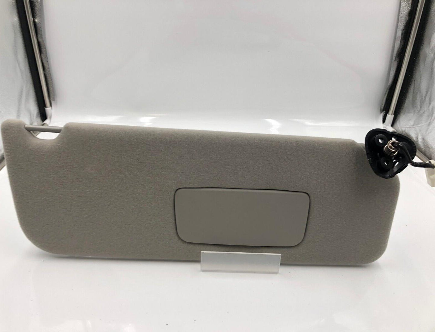 2005-2010 Toyota Sienna Passenger Sun Visor Sunvisor Gray Illuminated C03B09021