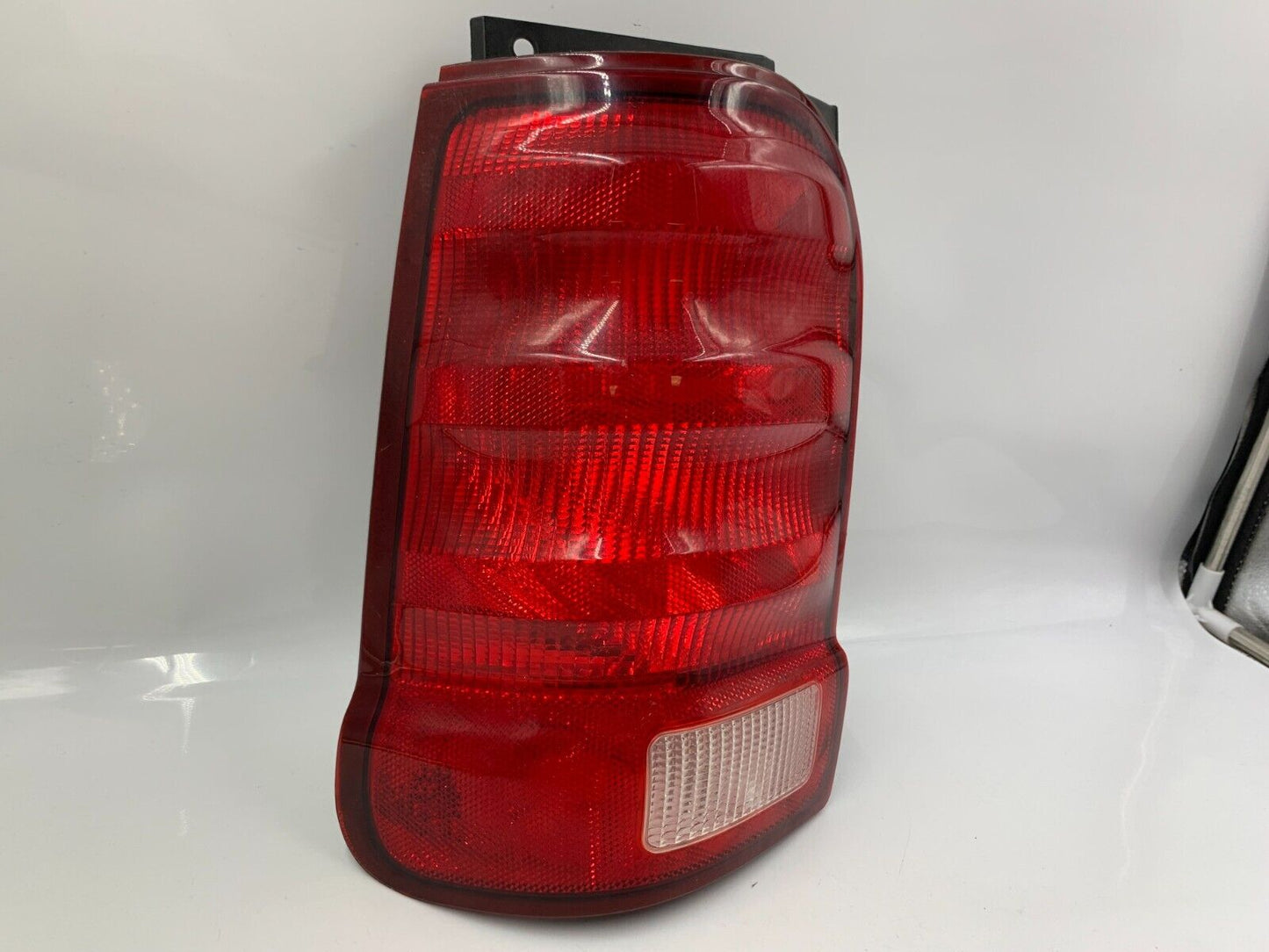 2003 Ford Explorer 2DR Driver Side Tail Light Taillight OEM B01B38022