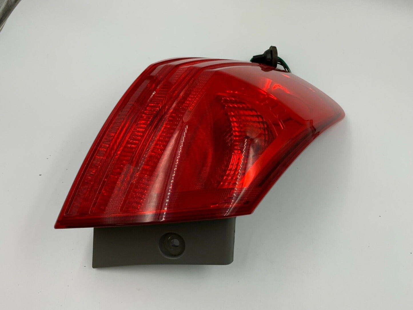 2008-2015 Nissan Rogue Driver Side Tail Light Taillight OEM A01B47001