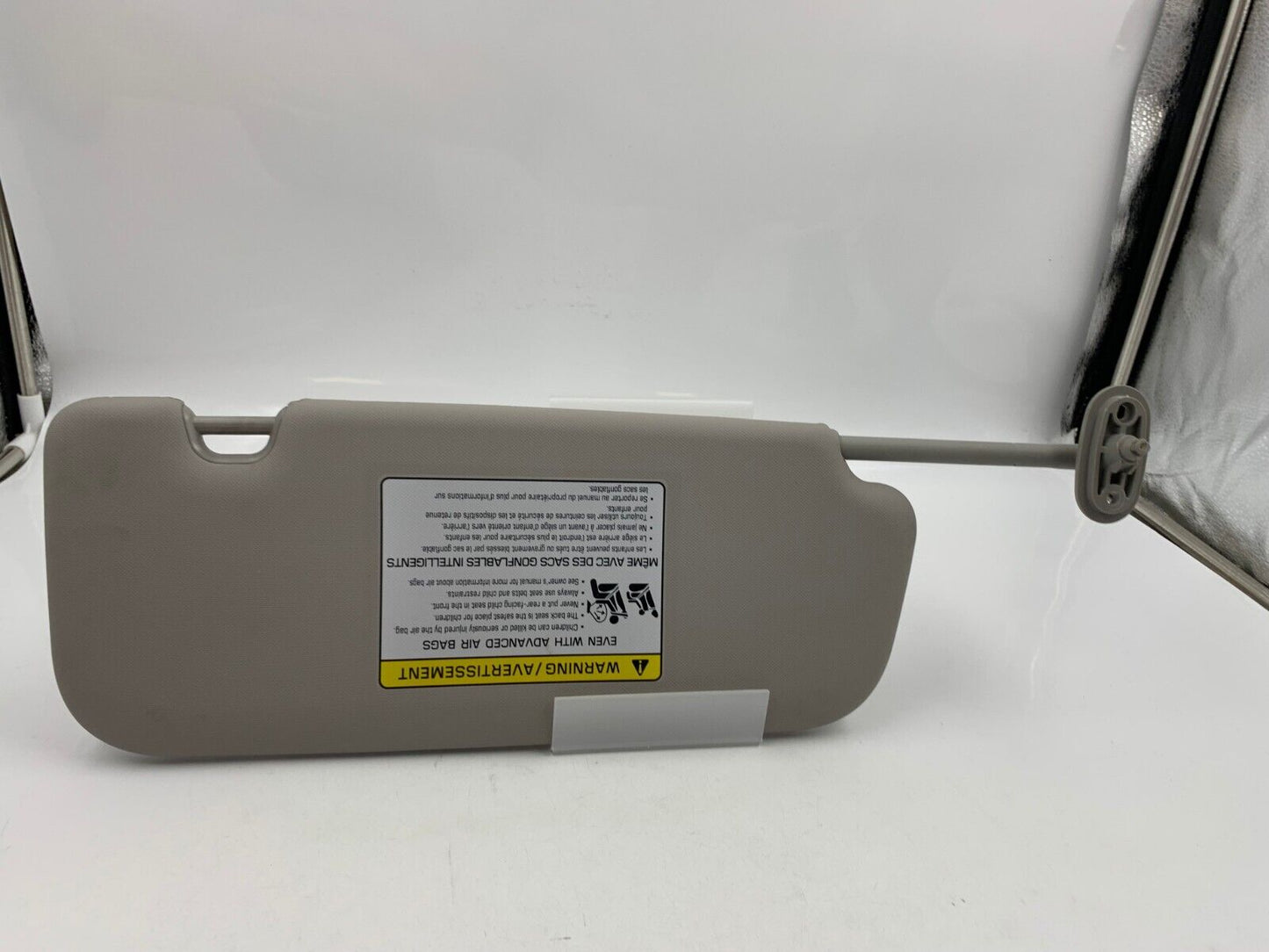 2017-2018 Kia Forte Driver Sun Visor Sunvisor Gray OEM E01B24055