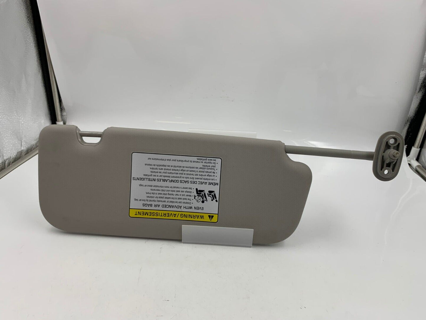 2017-2018 Kia Forte Driver Sun Visor Sunvisor Gray OEM E01B24055