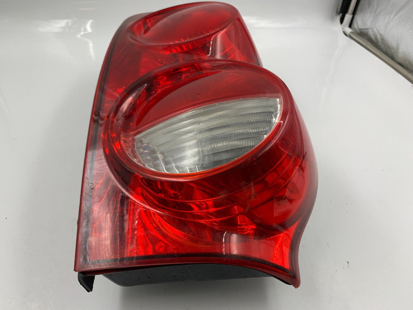 2004-2009 Dodge Durango Passenger Side Tail Light Taillight OEM B01B51032