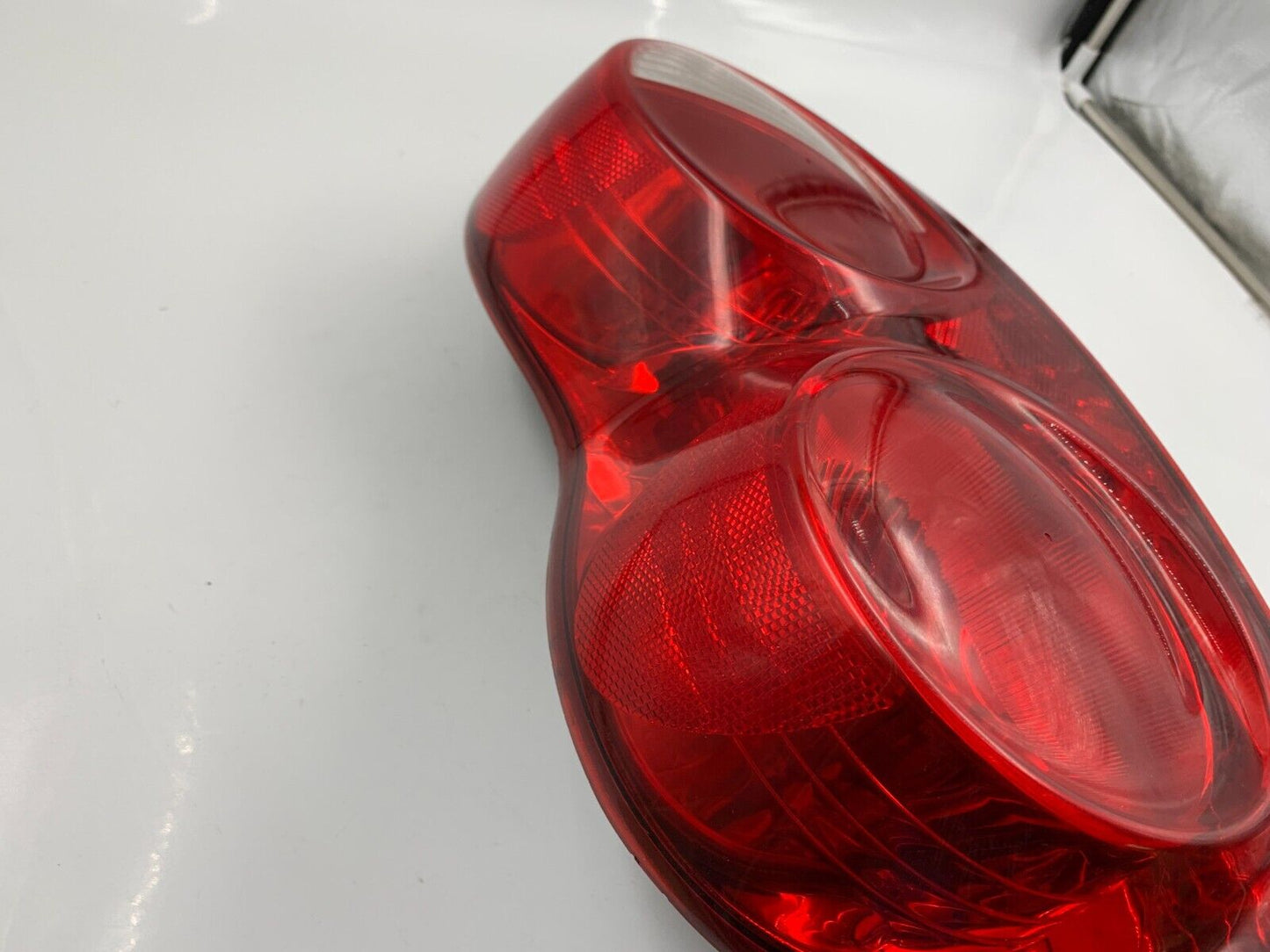 2004-2009 Dodge Durango Passenger Side Tail Light Taillight OEM B01B51032