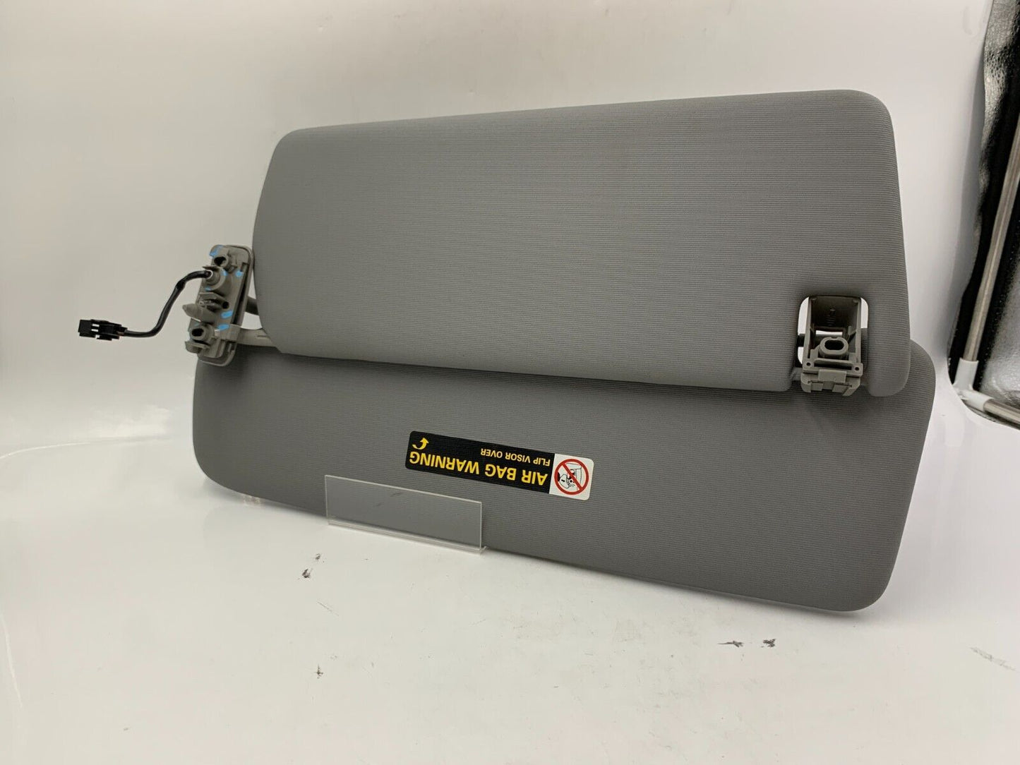 2004-2010 Volkswagen Touareg Passenger Sunvisor Gray Illuminated OEM E01B29031