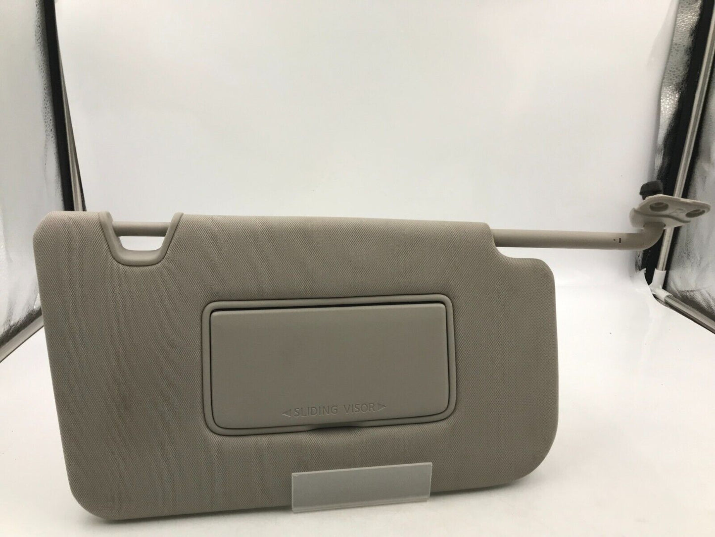 2018-2020 Nissan Rogue Passenger Sun Visor Sunvisor Gray Illuminated G01B51070