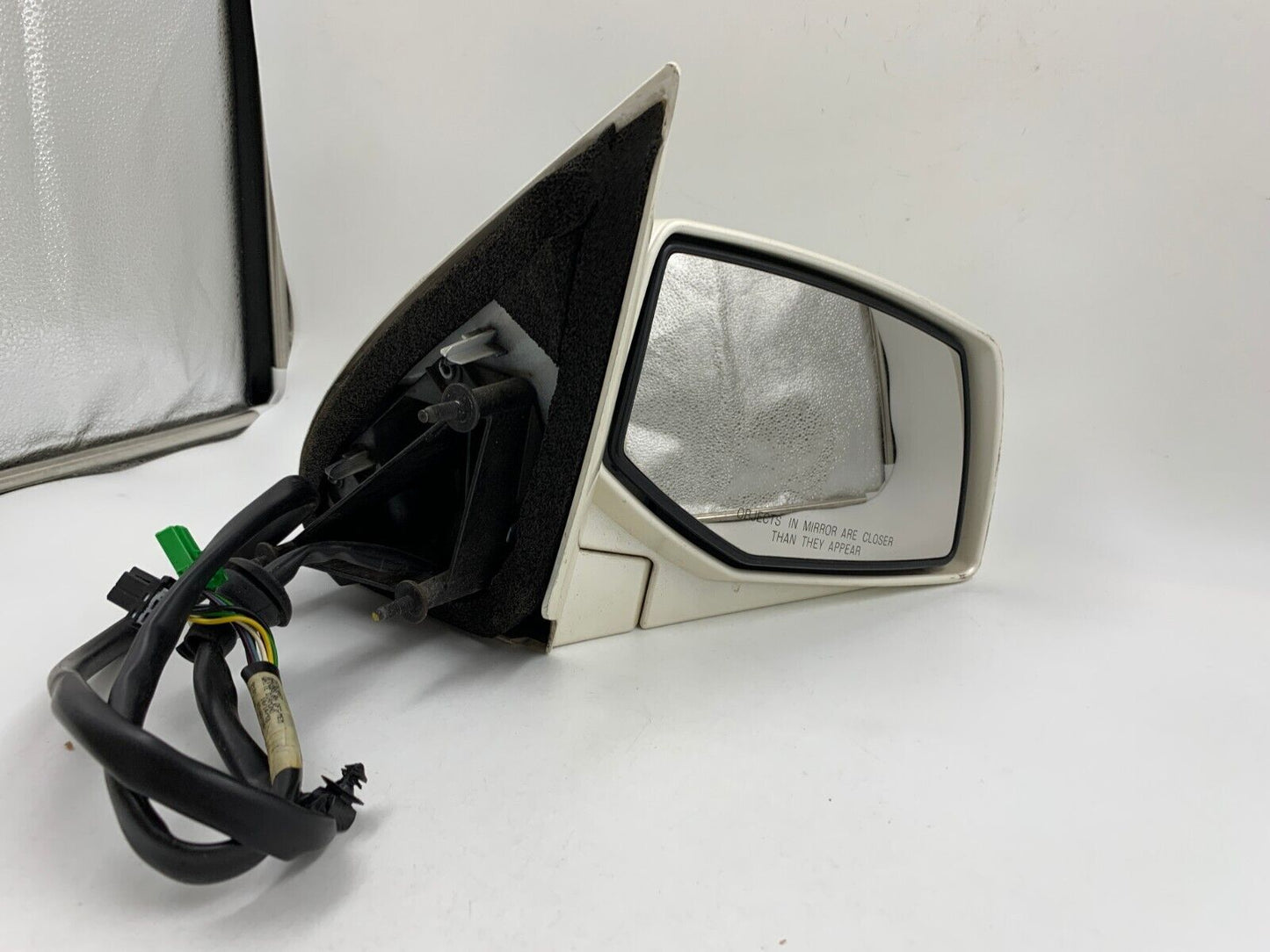 2004-2006 Cadillac SRX Passenger Side View Power Door Mirror Pearl OEM B02B42051