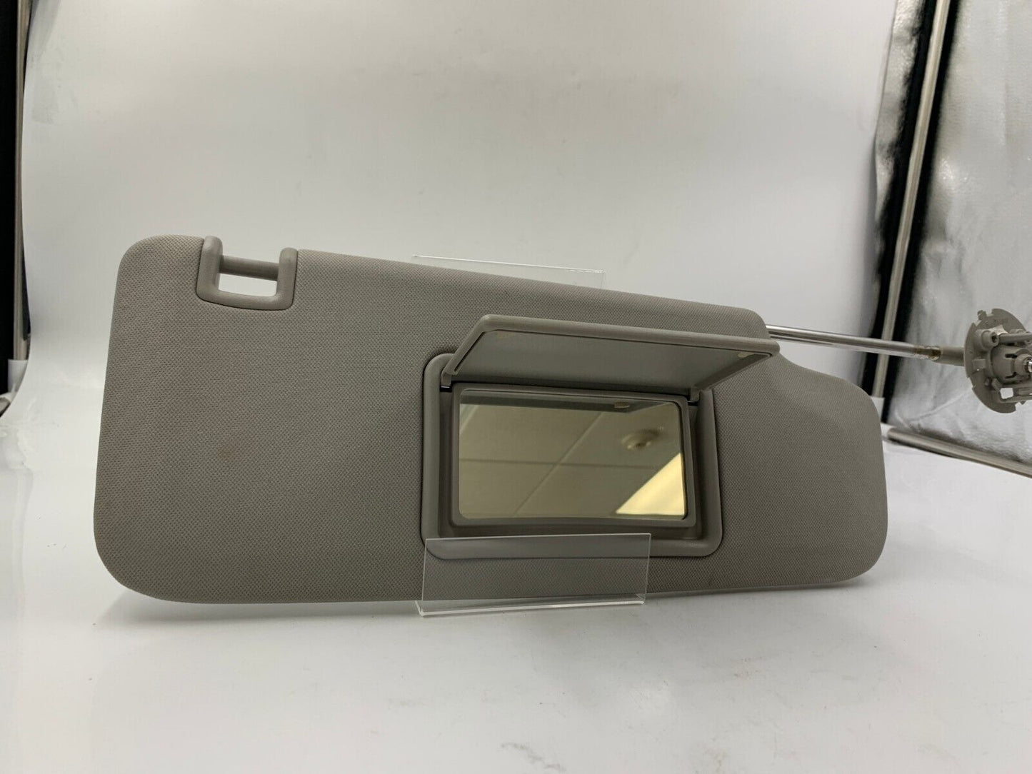 2004-2012 Chevrolet Malibu Passenger Sun Visor Sunvisor Gray OEM B01B01060