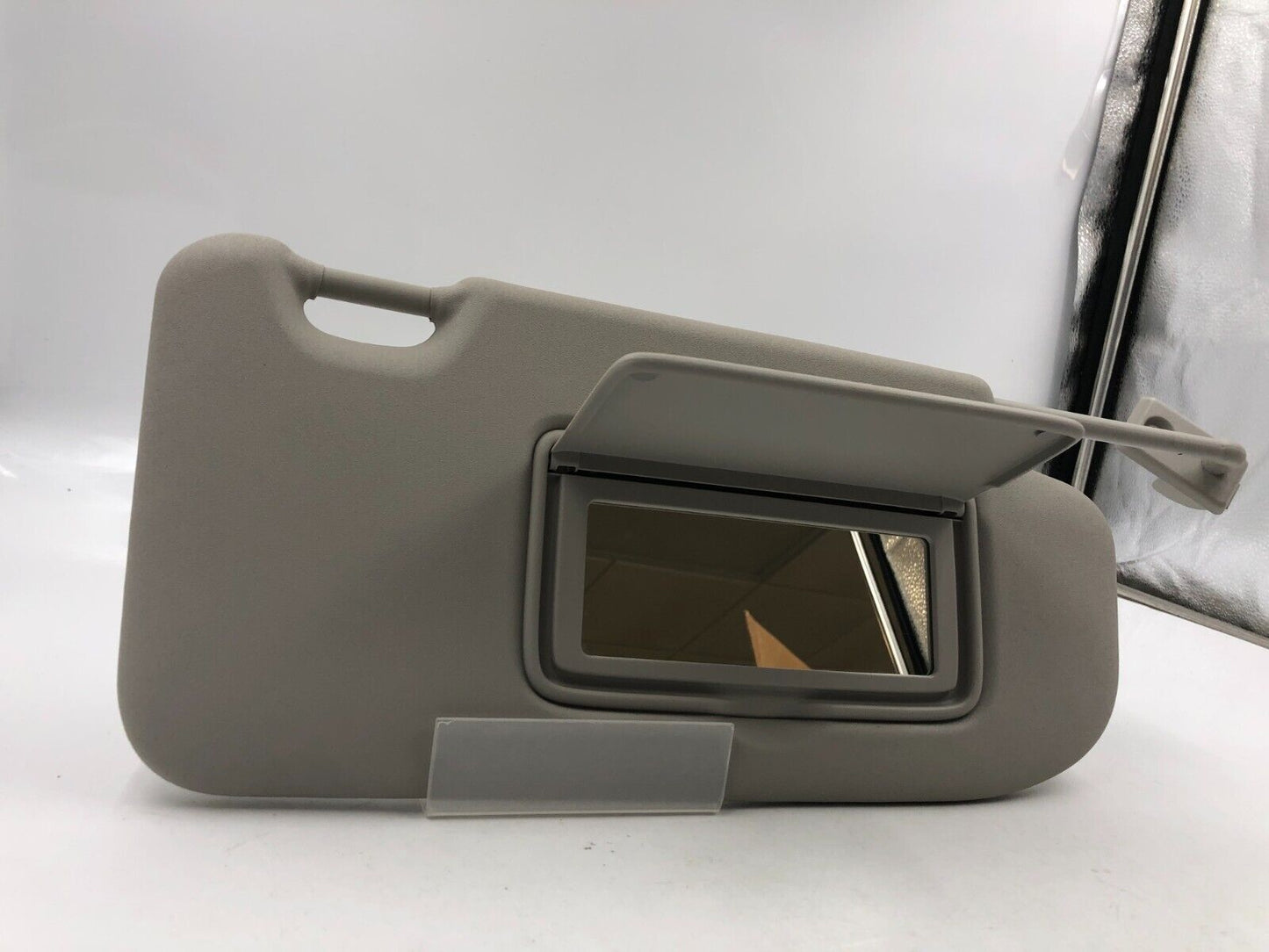 2018-2020 Nissan Rogue Passenger Sunvisor Gray Illuminated H01B42013