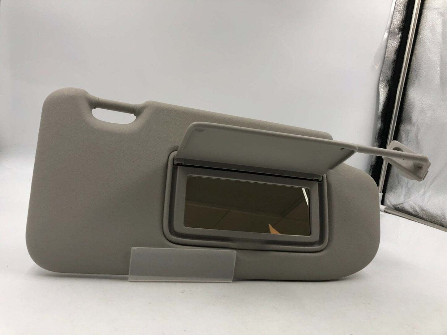 2018-2020 Nissan Rogue Passenger Sunvisor Gray Illuminated H01B42013