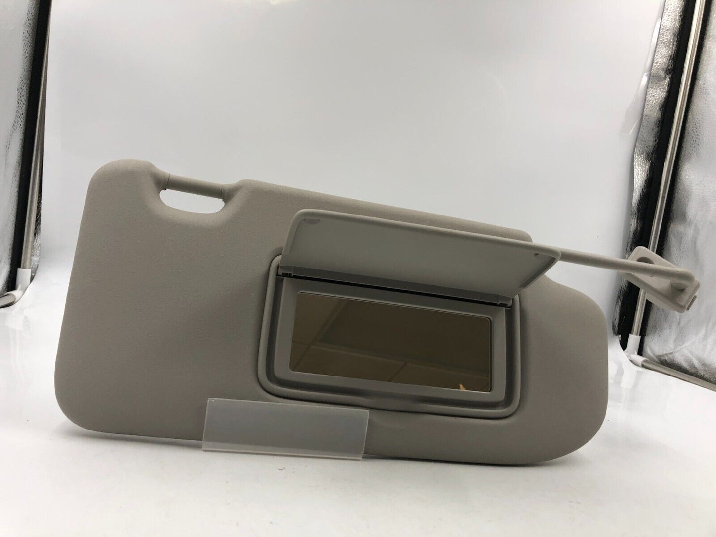 2018-2020 Nissan Rogue Passenger Sunvisor Gray Illuminated H01B42013